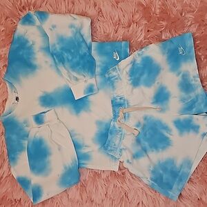 Nike Girls Wash Tie Dye Crew & Shorts.